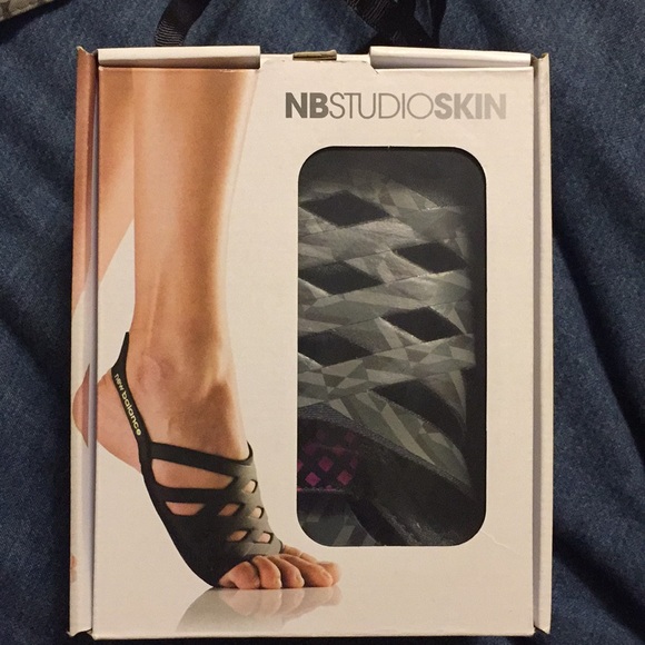 studio skin new balance